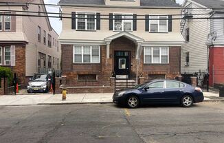 421-423 Leslie Street 1-5 Units