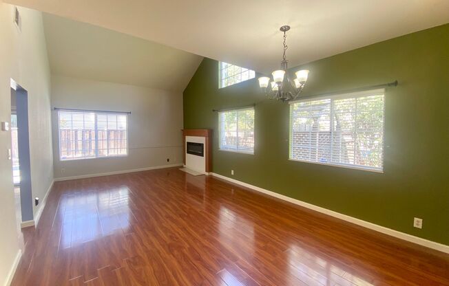 Beautiful Ardenwood home with Loft Available for Rent!