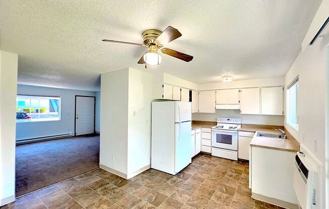 3 beds, 1.5 baths, 1,022 sqft, $1,635