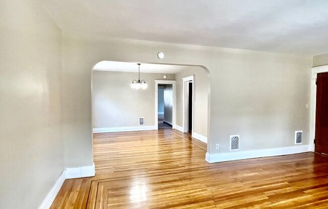 3 beds, 1 bath, $1,800, Unit 2