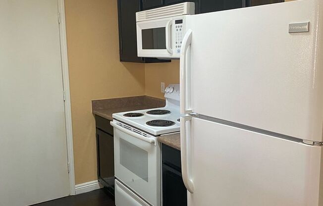 2 beds, 2 baths, $1,400