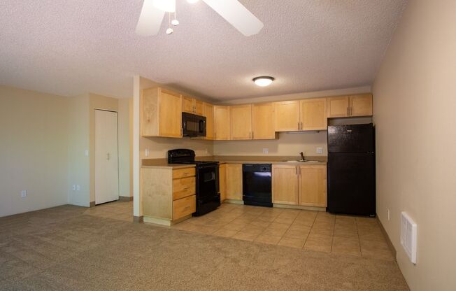 RENT SPECIAL! Great 1 Bedroom Overlooking Kelly Creek!