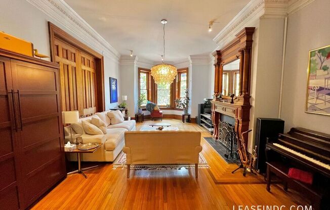 7 LOGAN CIR NW