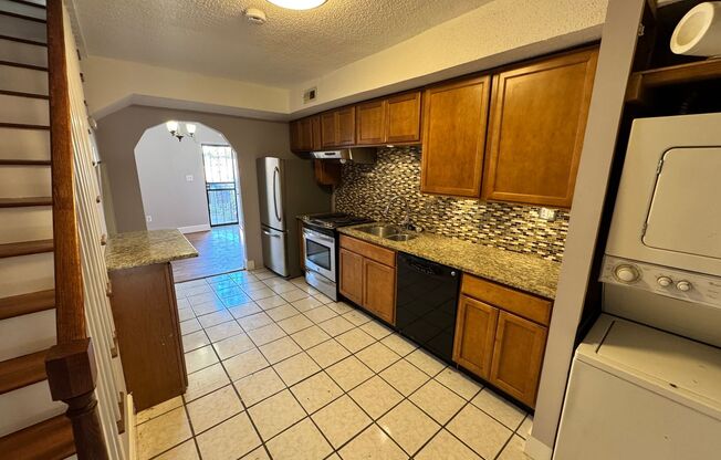 3 beds, 1 bath, $2,500