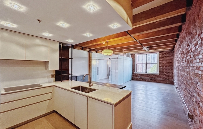 1 bed, 1 bath, 870 sqft, $4,000, Unit 403