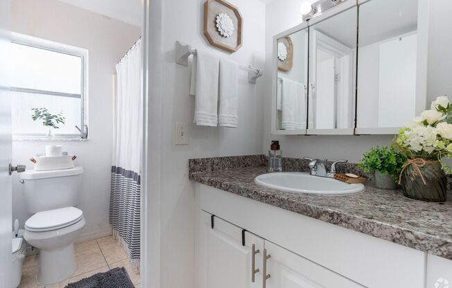 2 beds, 1 bath, 780 sqft, $1,450, Unit 56