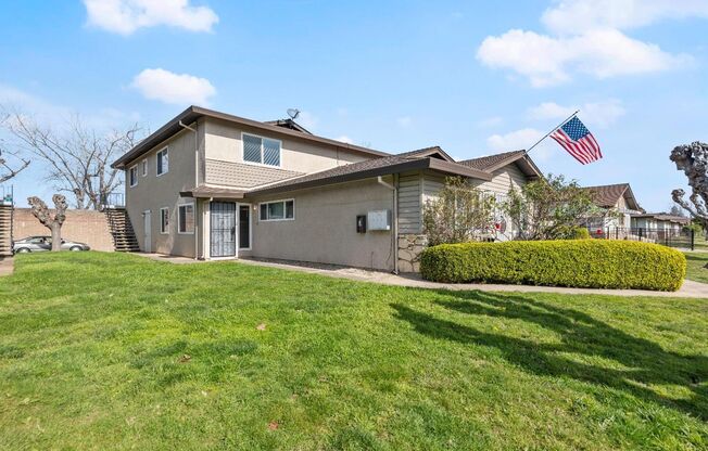 Remodeled 2 Bedroom Condo with Garage