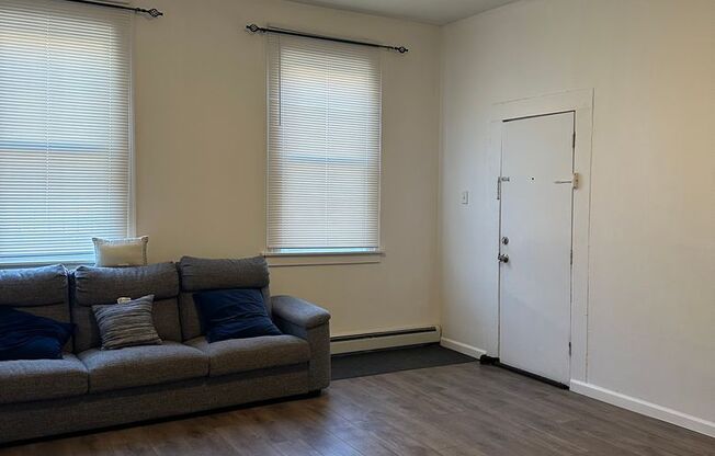 2 beds, 1 bath, $1,800, Unit 1 FL