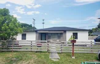 1815 SW 67 CT