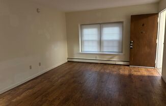 1 bed, 1 bath, 750 sqft, $1,200, Unit 8