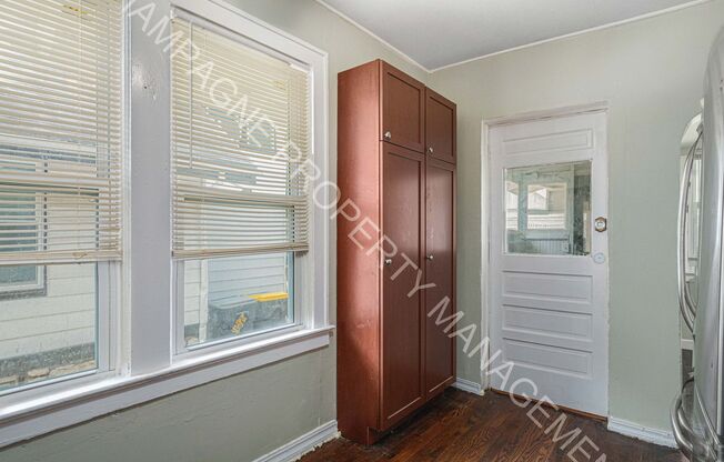 3 beds, 1 bath, $1,275