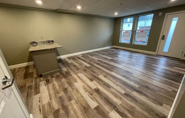 2 beds, 1 bath, 723 sqft, $2,750, Unit 101