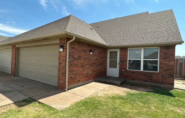 3 BEDROOM 2 BATHROOM DUPLEX - MUSTANG SCHOOL DISTRICT!!!