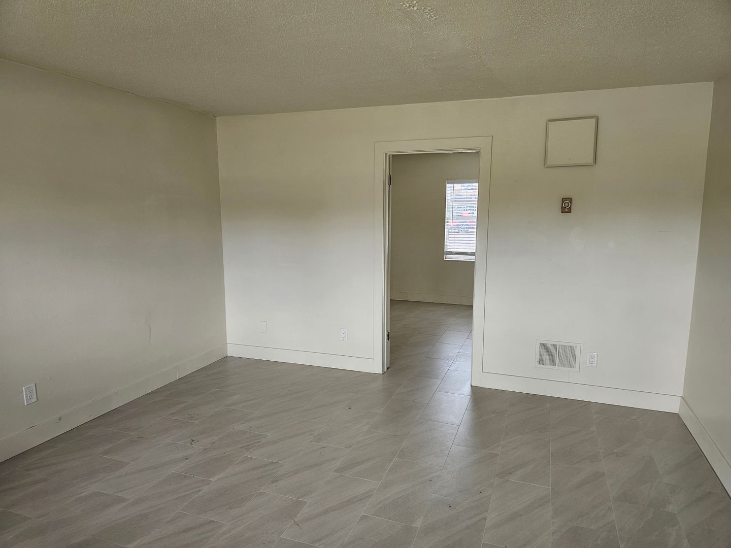 Large Updated 1 Bed Condo