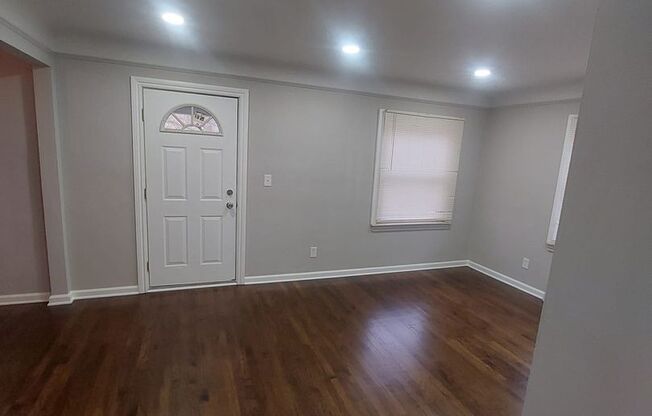 Beautiful 3 bedroom/1 bath - NOW AVAILABLE!