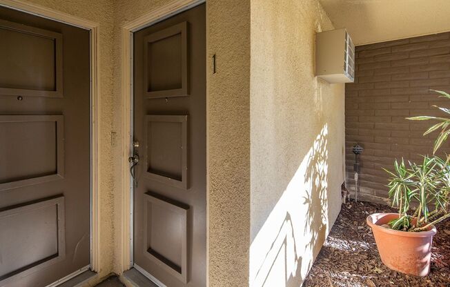 La Mesa 1 Bed/1 Bath - Beautiful Community w/ Parking, Picinic Areas and More!
