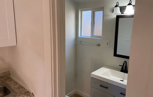 Studio, 1 bath, 400 sqft, $875, Unit Unit 03