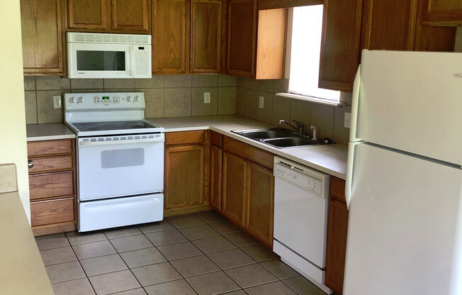 3 beds, 2 baths, $1,595