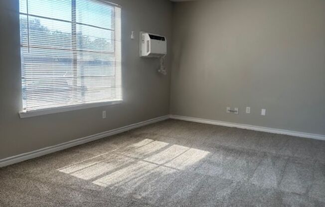 1 bed, 1 bath, 712 sqft, $629, Unit 230