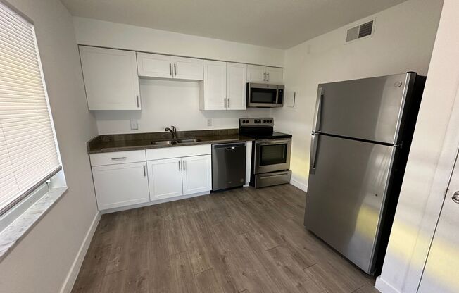 2 beds, 1 bath, 800 sqft, $1,600, Unit 9210-10