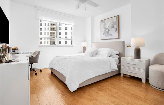 1 bed, 2 baths, 878 sqft, $3,500, Unit 801 Brickell Key Blvd # 907