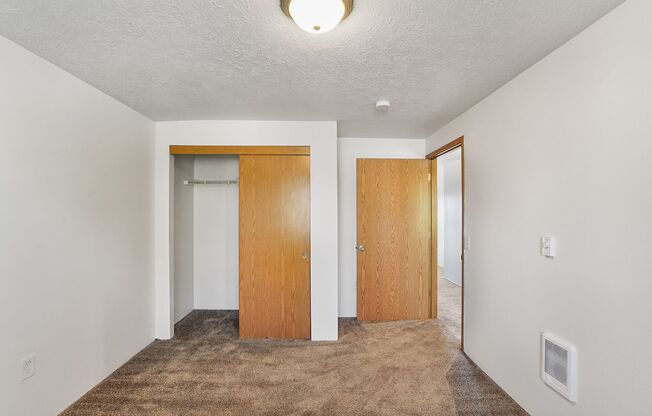 2 beds, 1 bath, 850 sqft, $1,350, Unit 1565-103
