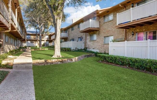 1 bed, 1 bath, 704 sqft, $1,150, Unit 156