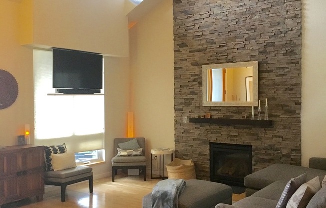 Lovely and Light Open Concept Louisville Home for Lease!