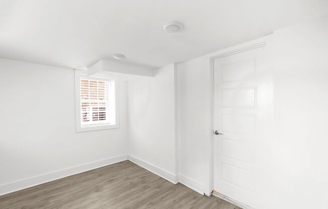 Studio, 1 bath, 382 sqft, $792, Unit B