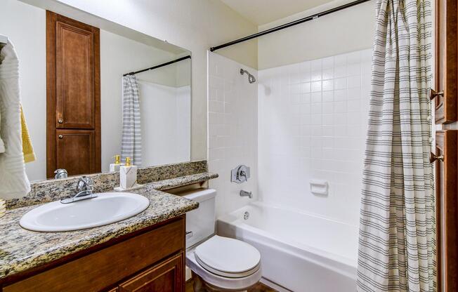 1 bed, 1 bath, 650 sqft, $2,698