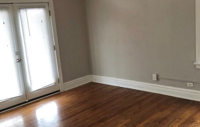 2 beds, 1 bath, 900 sqft, $1,095, Unit F