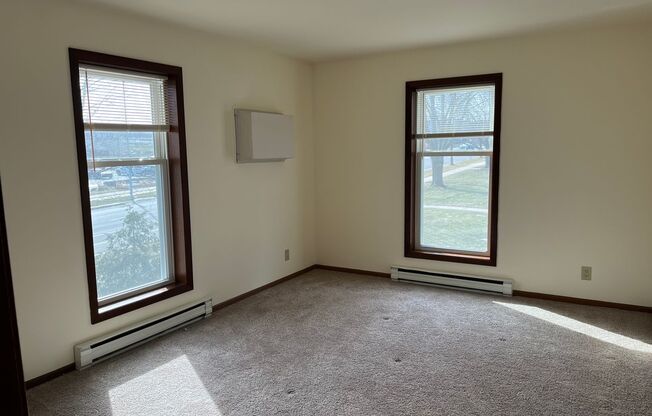 2 beds, 1 bath, 1,000 sqft, $1,680, Unit 7742RE