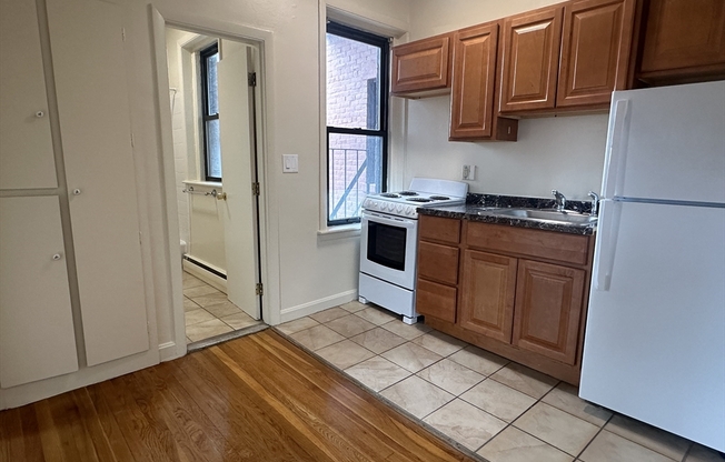 1 bed, 1 bath, 400 sqft, $2,300, Unit 43