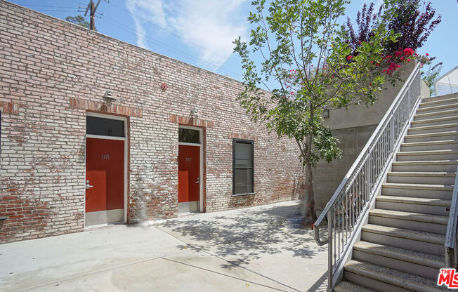 922 W 23 ST