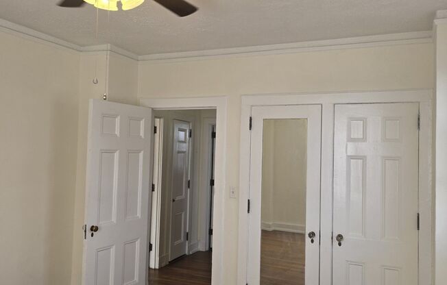 2 beds, 1 bath, 840 sqft, $1,200, Unit 4D