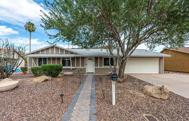 1428 W JOAN DE ARC AVE
