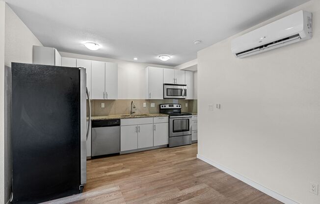 1 bed, 1 bath, 650 sqft, $1,295