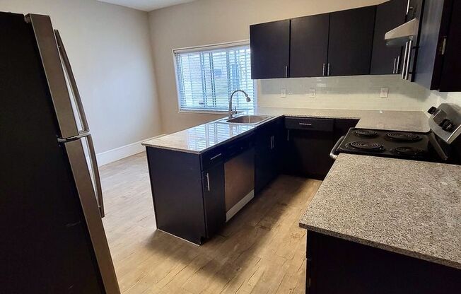 3 beds, 1 bath, 1,012 sqft, $1,595, Unit 1