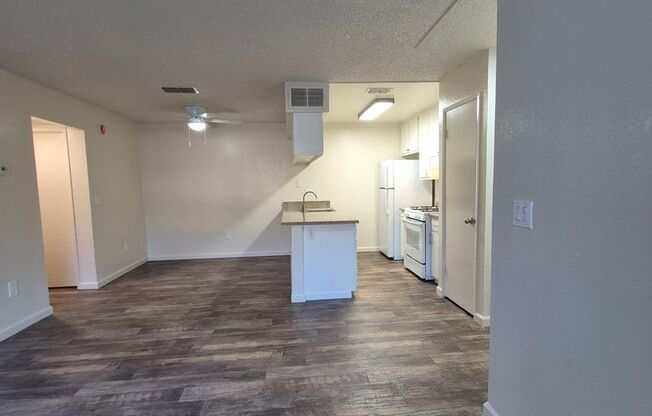 1 bed, 1 bath, 720 sqft, $1,500, Unit 53