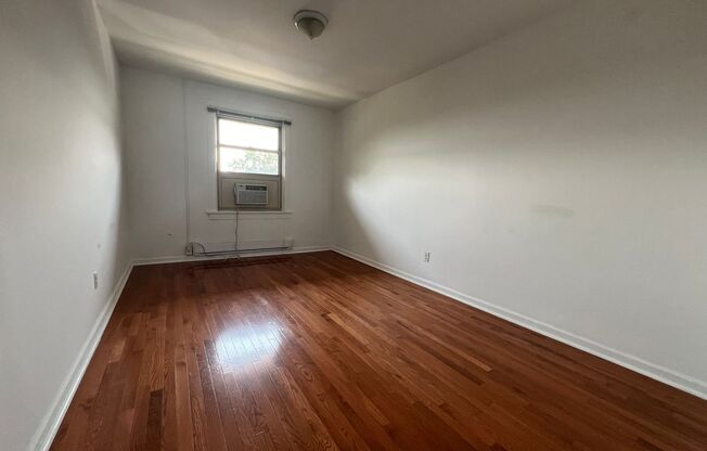 2 beds, 1 bath, 800 sqft, $1,839, Unit 5717 Hobart St. #36