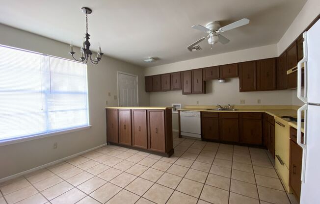 Sanger Avenue TriPlexes *LEASING SPECIAL AVAILABLE*