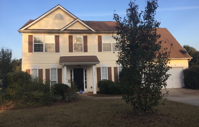 Welcome to this charming 3 bedroom, 2.5 bathroom home located in Locust Grove, GA.