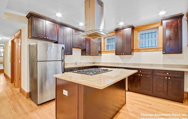 3153 N Hudson Ave, Chicago IL 1