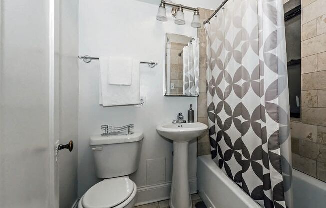 The Chatelaine - Bathroom