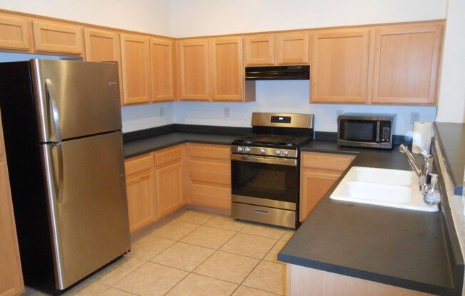 Spacious 2 Bedroom Home near Cactus and Maryland with Community Pool and Playground
