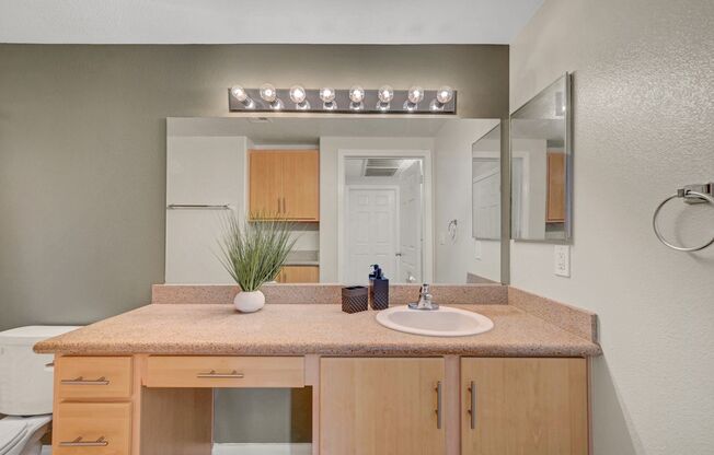 1 bed, 1 bath, $1,200, Unit # 1169