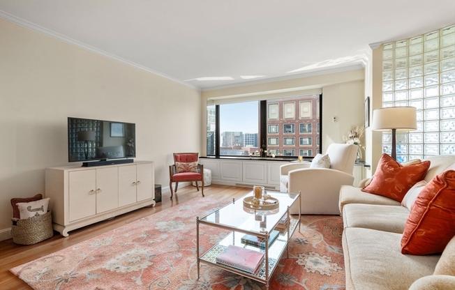 65 E India Row