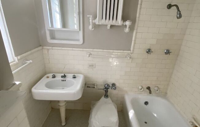 Studio, 1 bath, 400 sqft, $850, Unit 4H
