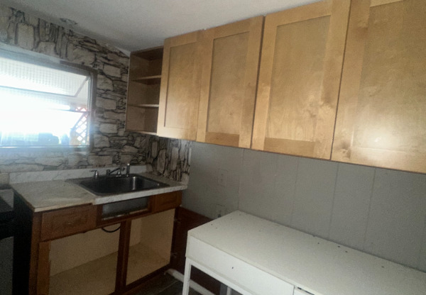 1895 NORTH TAMIAMI TRAIL