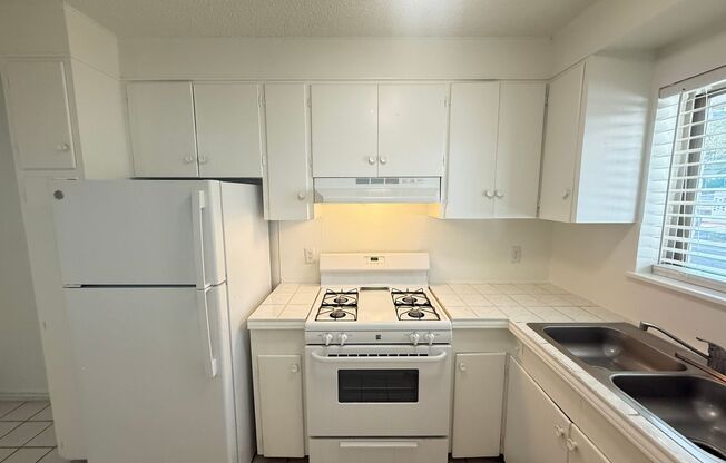 1 bed, 1 bath, 650 sqft, $1,200, Unit PEN-106